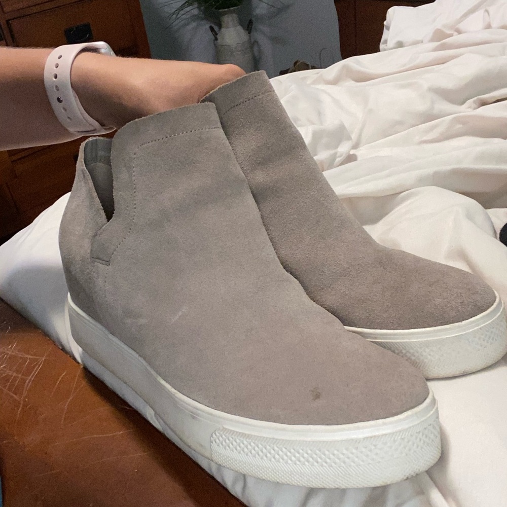 Beige Steve Madden platform sneakers  8.5